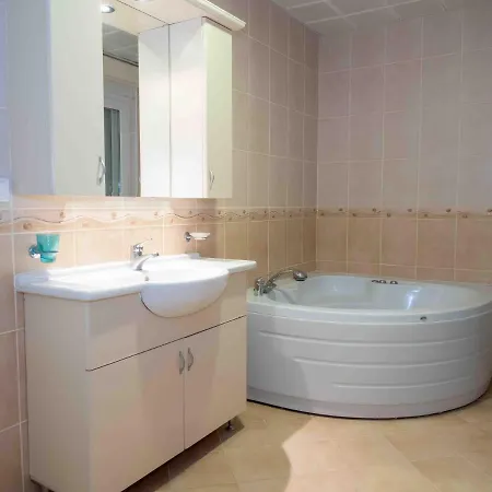 Dream Country 1 Apartment *